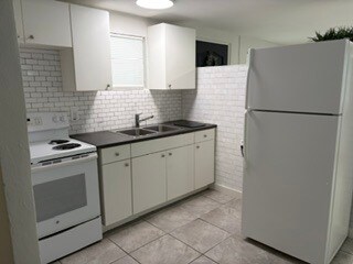 Kitchen - 222 S Country Club Rd