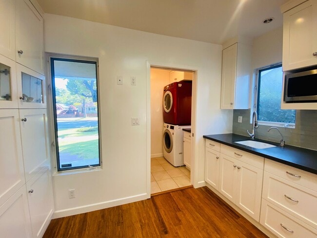 Building Photo - Sitting Proudly on a Vibrant Mar Vista Street, this 3-Bedroom 2-Bathroom Demands Your Attention