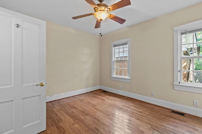 Building Photo - 403 Dinwiddie St