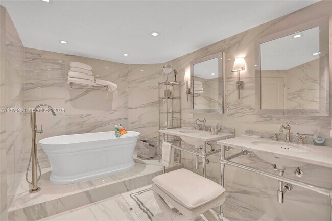 Building Photo - 2000 Island Blvd