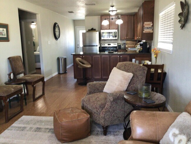 Building Photo - 1308 Belaire Dr
