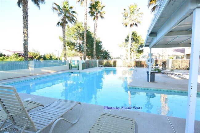 Building Photo - 7273 Vista Bonita Dr