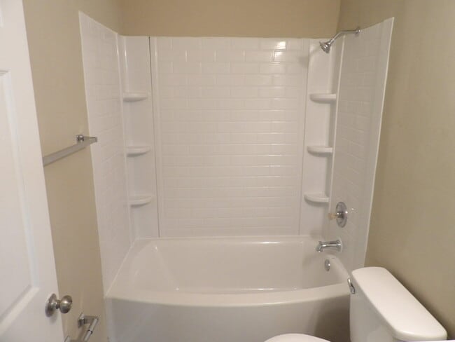 Building Photo - 35 Ashwood Ct