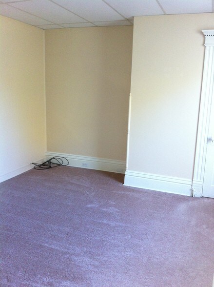 2nd Bedroom (13' x 12'5") - 933 S Trenton Ave