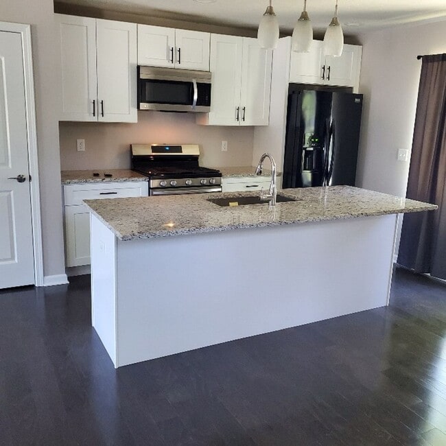 Building Photo - 3 Bed Room House For Rent