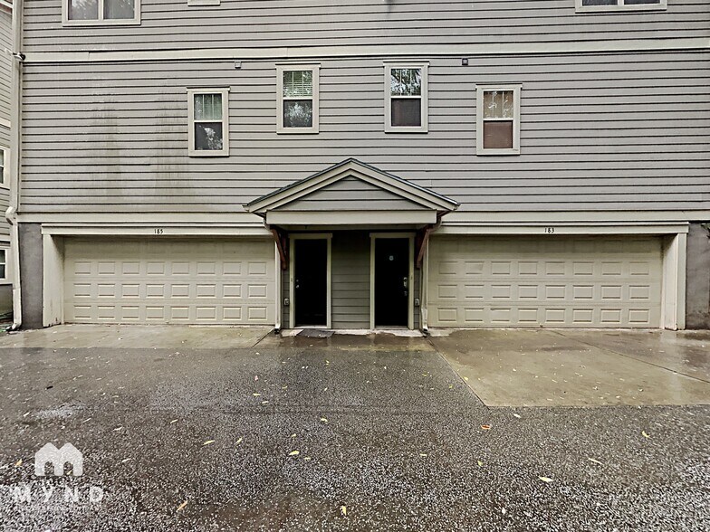 Building Photo - 183 Herring St