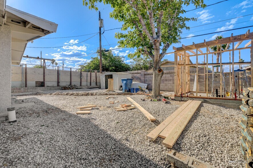 Building Photo - 5326 Evergreen Ave