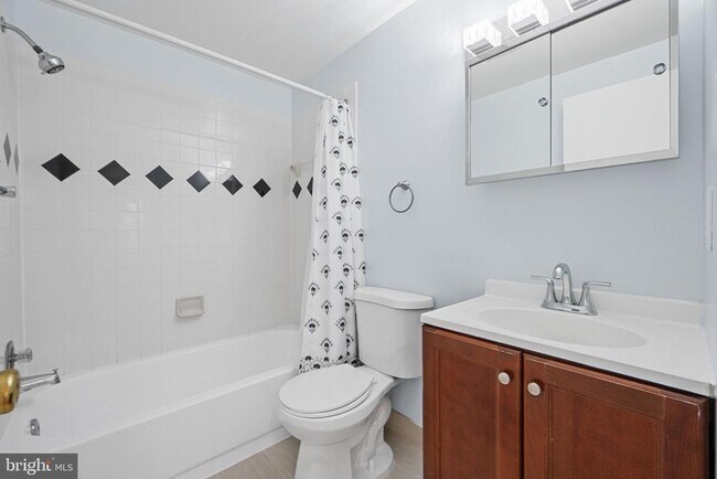 Building Photo - 3301 Fallowfield Dr