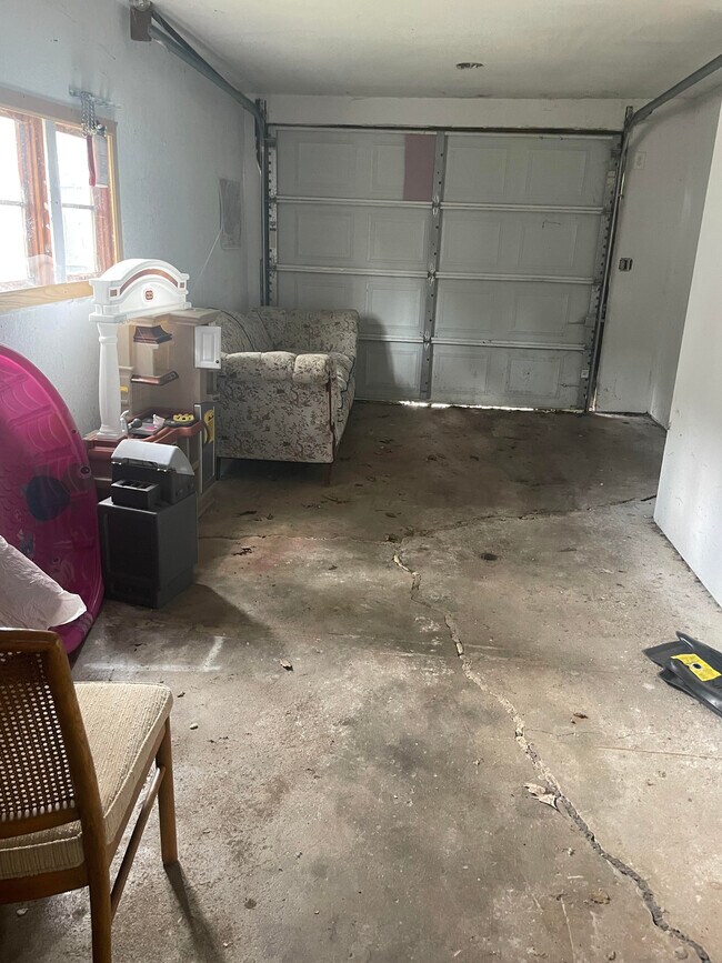 garage - 505 W Jefferson St