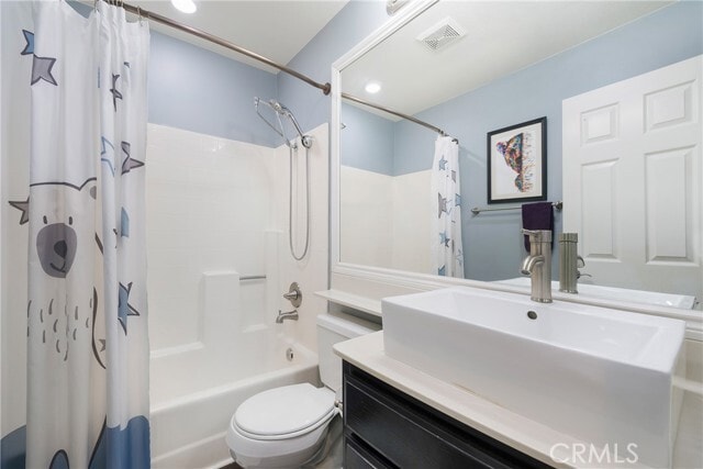 Building Photo - 2 Vía Entrada