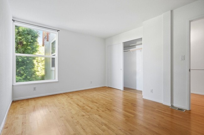 Building Photo - Spacious Two Bedroom Condo in Potrero Hill - Please Contact for Showing Availability!