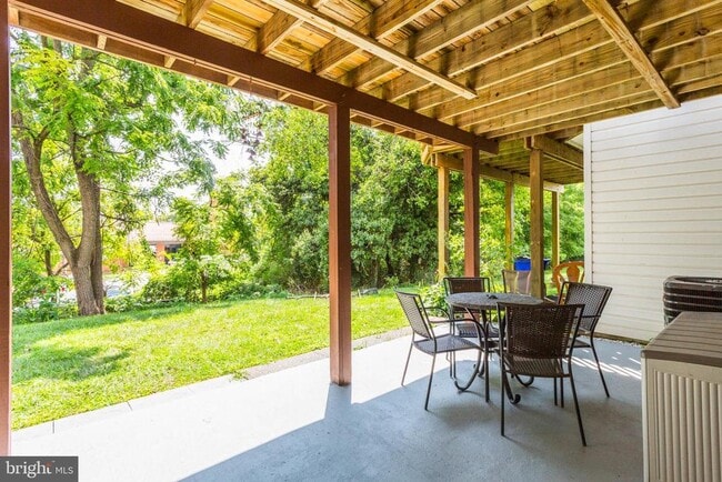 Building Photo - 9197 Carriage House Ln