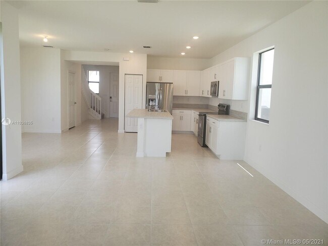 Building Photo - 11036 W 35th Way