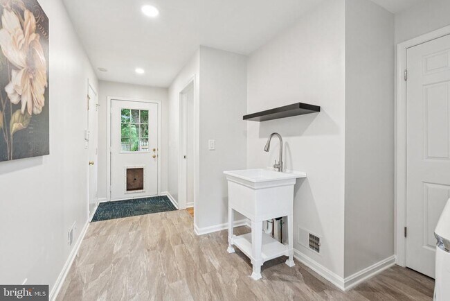 Building Photo - 13204 Lantern Hollow Dr