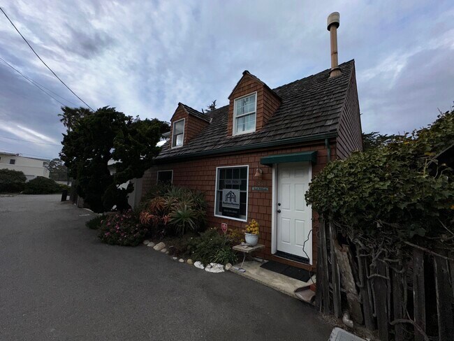 Building Photo - 2861 S Palisades Ave