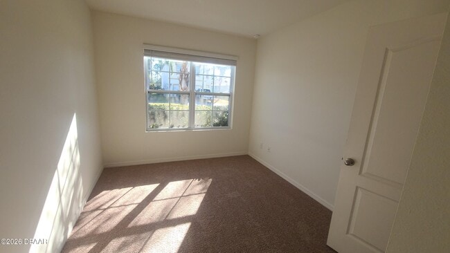 Building Photo - 550 Armoyan Wy