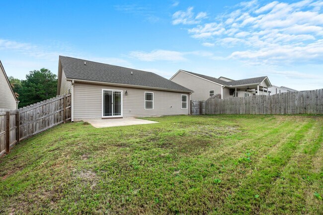 Building Photo - 3 BR, 2 BA 2-Car Garage Modern Ranch Livin...