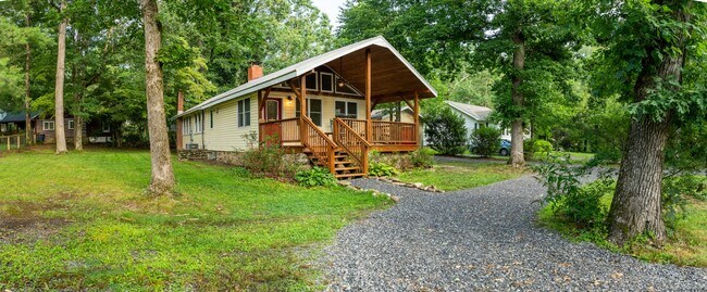 Building Photo - 809 Montreat Rd