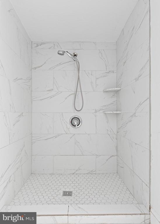 Building Photo - 5427 Ridgewood St