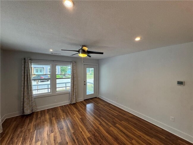 Building Photo - 320 S Washington Ave