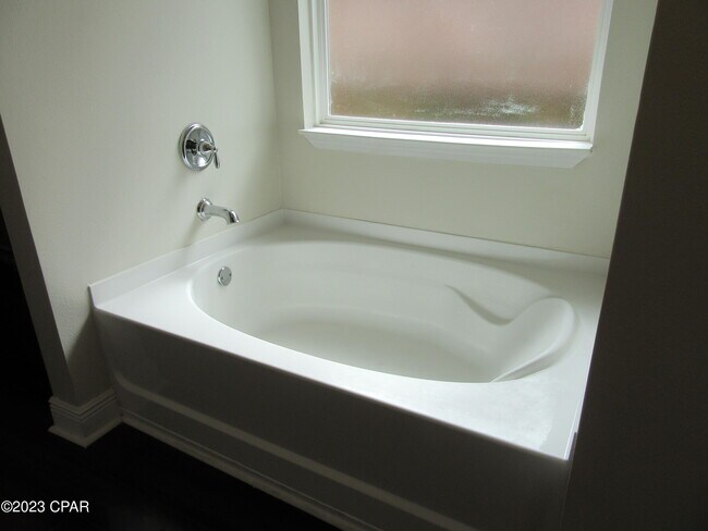 Building Photo - 105 N Shoreview Dr.