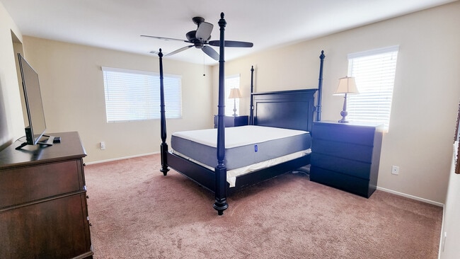 Building Photo - 34213 Parkside Dr