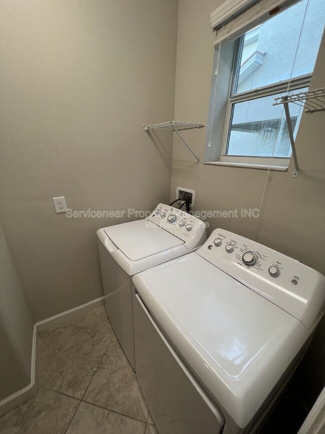 Building Photo - 939 Terra Vista St