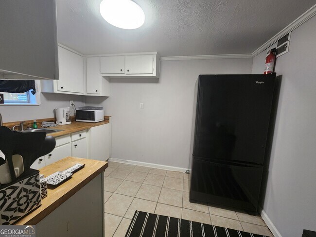 Building Photo - 917 Oakview Ave