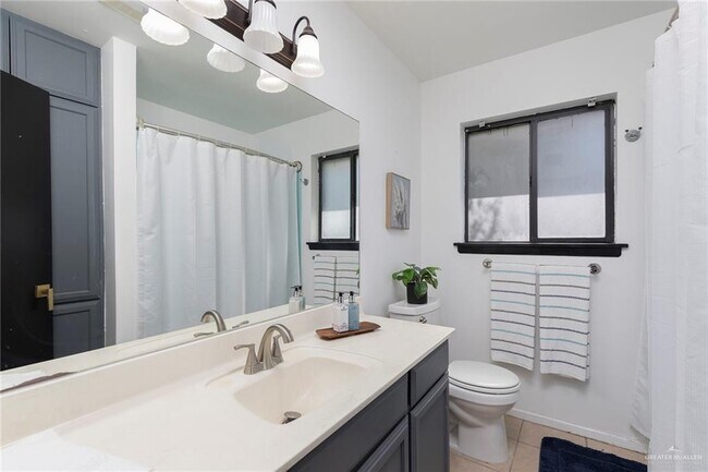 Building Photo - 21 Orchid Ave