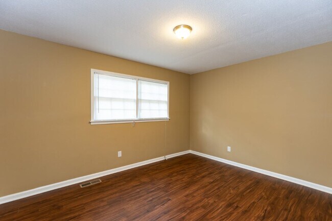 Building Photo - Pet-Friendly 3BR with Bonus Room, Deck & G...