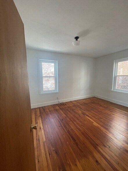 Building Photo - 338 Rector St