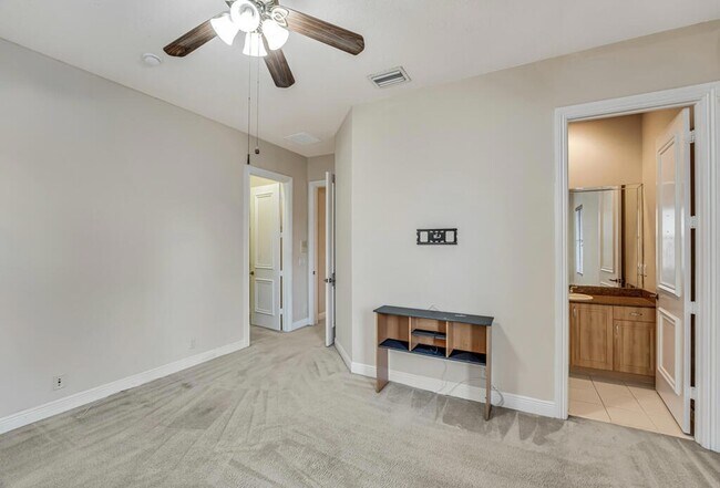 Building Photo - 10513 Versailles Blvd