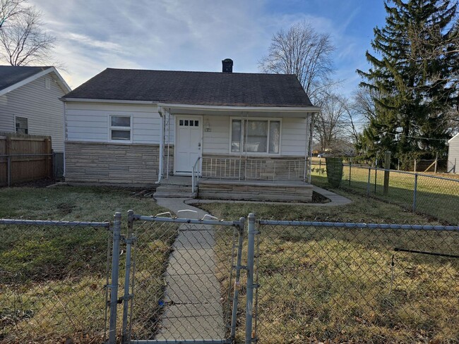 Primary Photo - Freshly Updated 2 bedroom with Detached Ga...