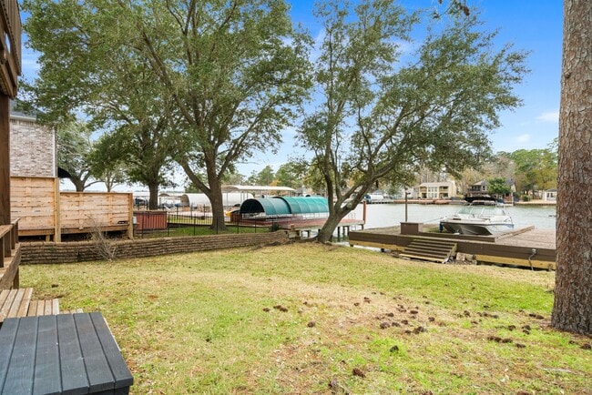 Building Photo - 3203 Poe Dr