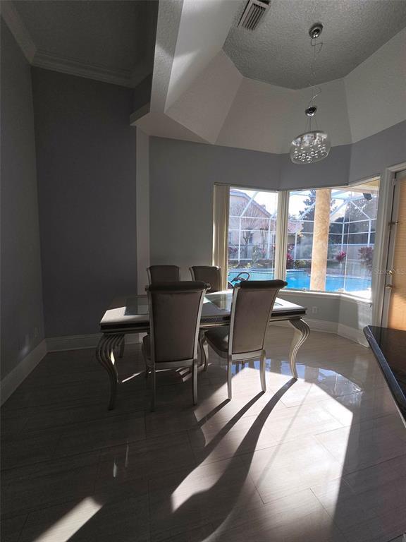 Building Photo - 7600 Debeaubien Dr