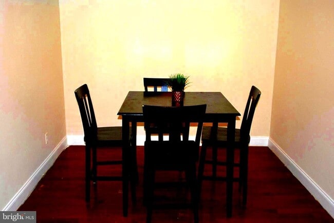 Building Photo - 530 N Front St