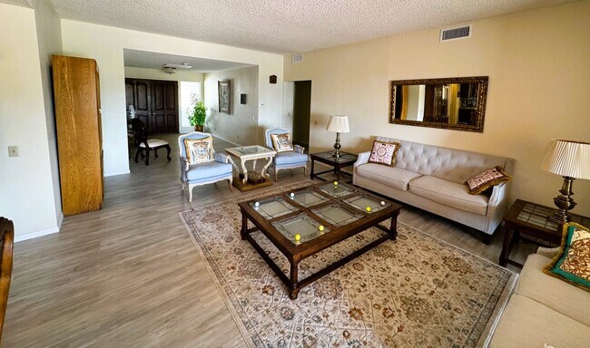 Building Photo - MLCC 3 Bedroom 2 Bath