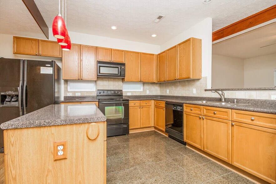 Building Photo - 7212 Legacy Dr