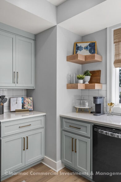 Building Photo - 154 N Poplar St