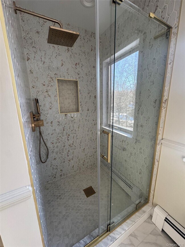 Building Photo - 28 Lakeview Dr