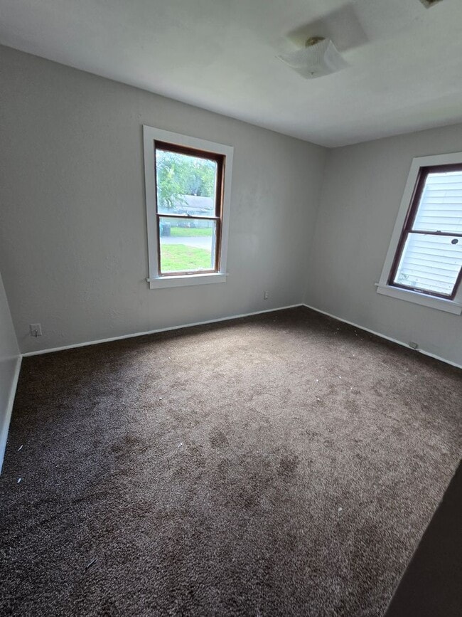 Building Photo - Very nice 2bed/ 1bath home