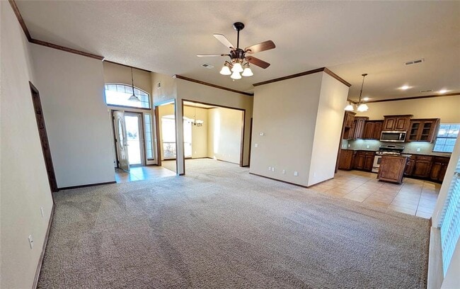 Building Photo - 609 Sally Ct