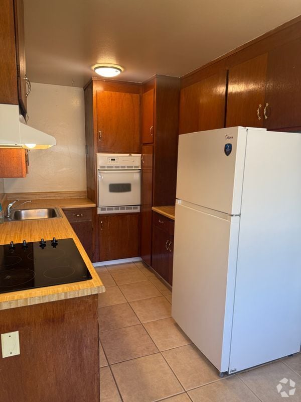 Building Photo - 1099 Roewill Dr