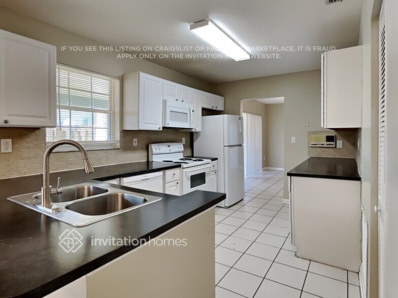 Building Photo - 9838 SW 221st St Rd