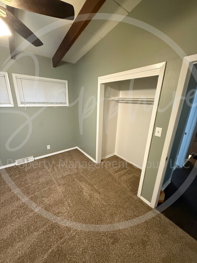 Building Photo - 2815 S Collin Ave