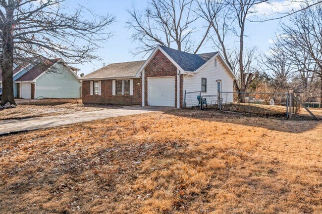 Building Photo - 246 SE 101st Rd