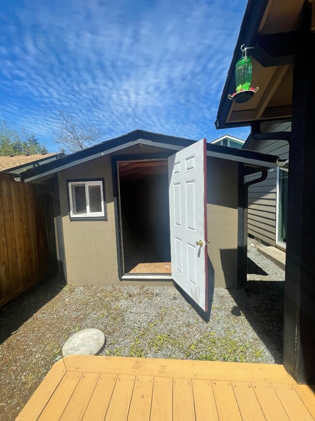Building Photo - Cute 3 bedroom, 1 bath home located in The Meadows!