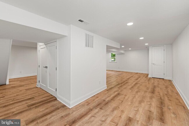 Building Photo - 1213 Clearfield Cir
