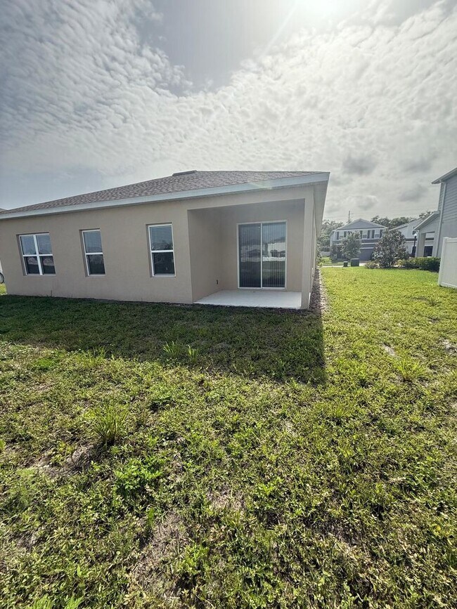 Building Photo - Beautiful 3BR/3BA Home in Creekside