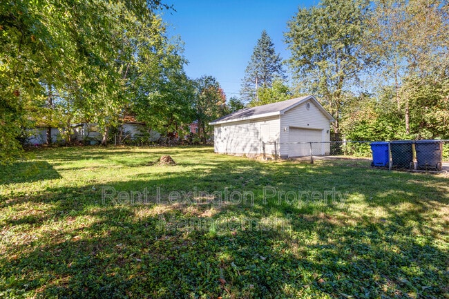 Building Photo - 2057 Heather Way